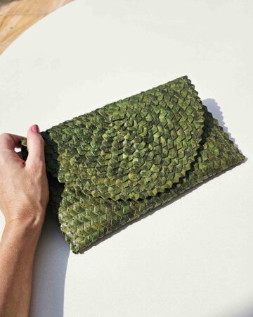 Kenzie Straw Clutch – Olive