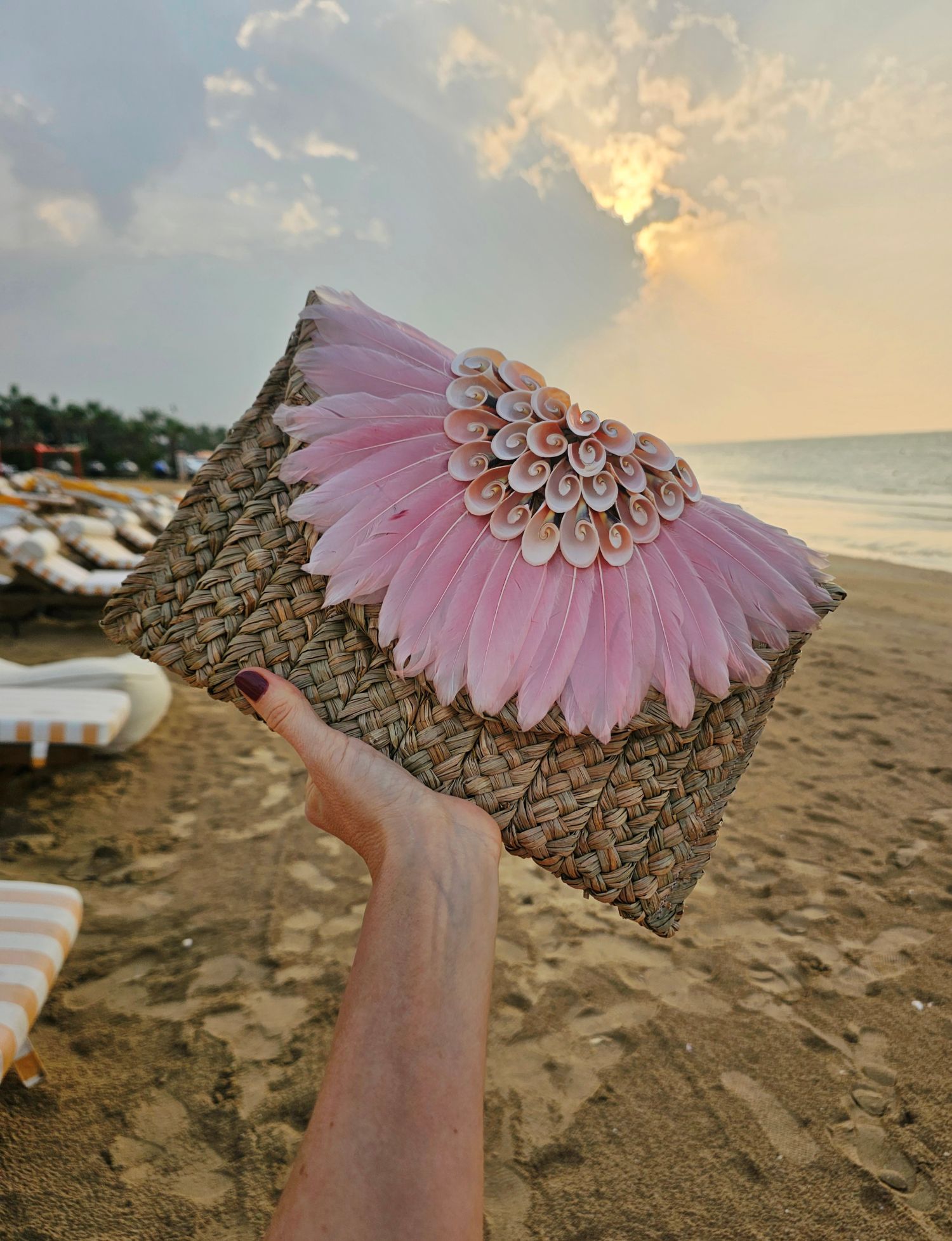 Faye Swirly Shell Clutch – Pink
